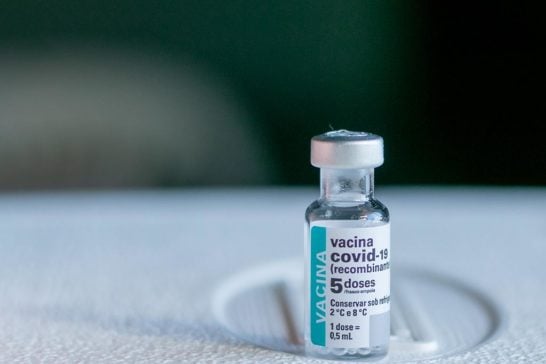 Vacinação contra a Covid-19 para faixas etárias é suspensa por falta de doses e Araxá cobra novamente o Estado