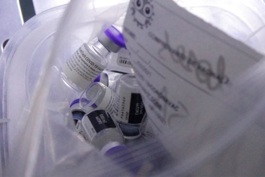 Araxá segue vacinação de 2ª dose para idosos de 62 e 61 anos e aguarda remessa para continuar faixas etárias