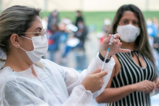 Araxá vacina pessoas entre 49 e 47 anos contra a Covid até quarta; veja o cronograma