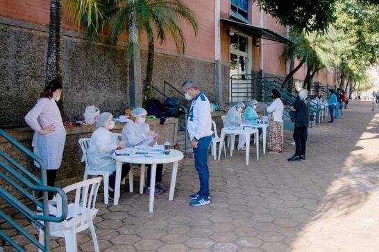 Araxá vacina pessoas com 48 anos contra a Covid-19 nesta terça