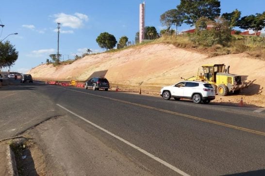 Trânsito na avenida Hitalo Ros volta para sentido duplo a partir desta terça