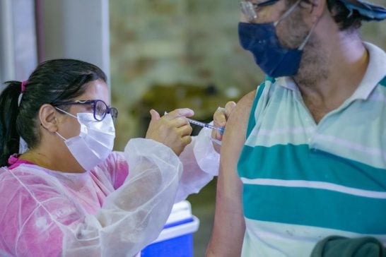 Araxá vacina pessoas a partir de 26 anos nesta segunda