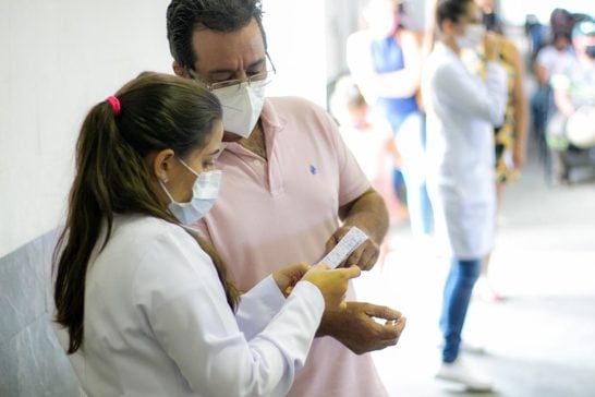 Araxá antecipa 2ª dose da CoronaVac, AstraZeneca e Pfizer nesta segunda