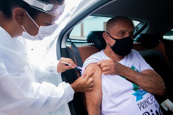 Home Diário 1 Araxá aplica 3ª dose em idosos a partir de 80 anos nesta sexta, no Uniaraxá