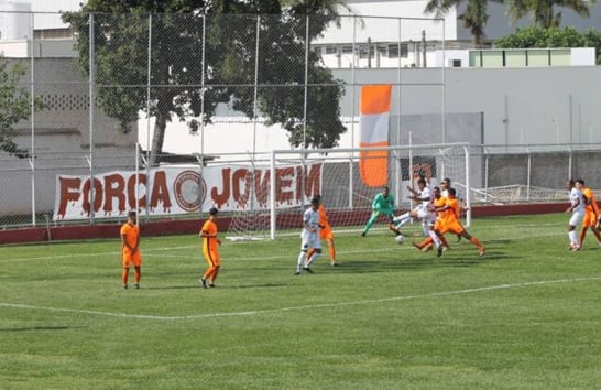 Ganso desperdiça pênalti e perde a primeira partida na Segunda Divisão