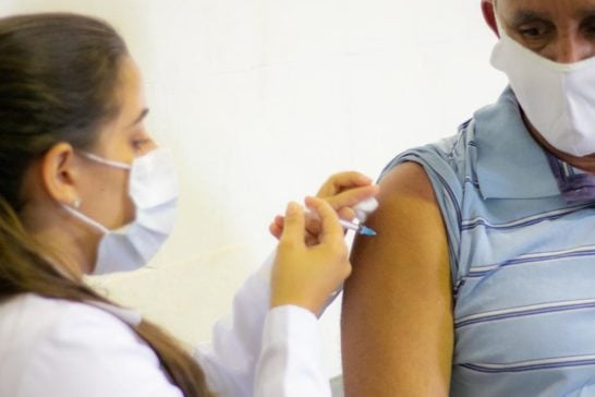 Araxá antecipa 2ª dose da CoronaVac, AstraZeneca e Pfizer na segunda
