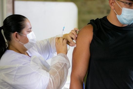 Araxá antecipa 2ª dose da CoronaVac, AstraZeneca e Pfizer e promove repescagem de 1ª dose para 18+ nesta sexta